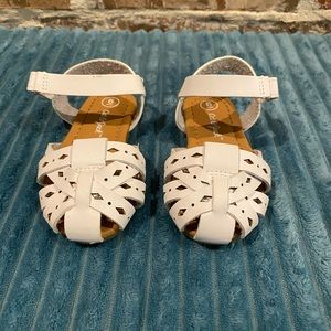 Cat & Jack Elysia white sandals VGUC